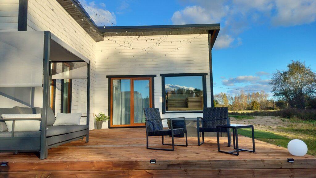 Red Room vaade terrassilt Red Room Majutus 1024x578