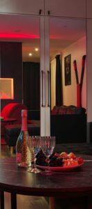 Galerii - Red Room - mirror view