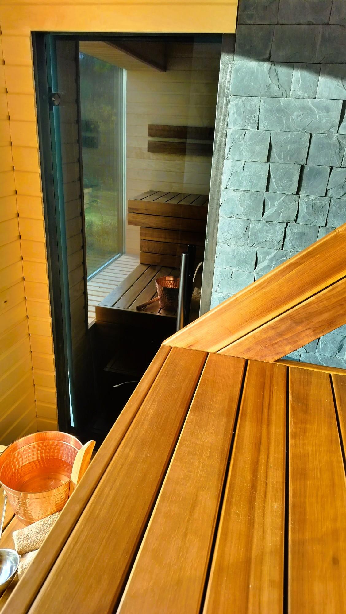 Red Room puhkemaja sauna keris