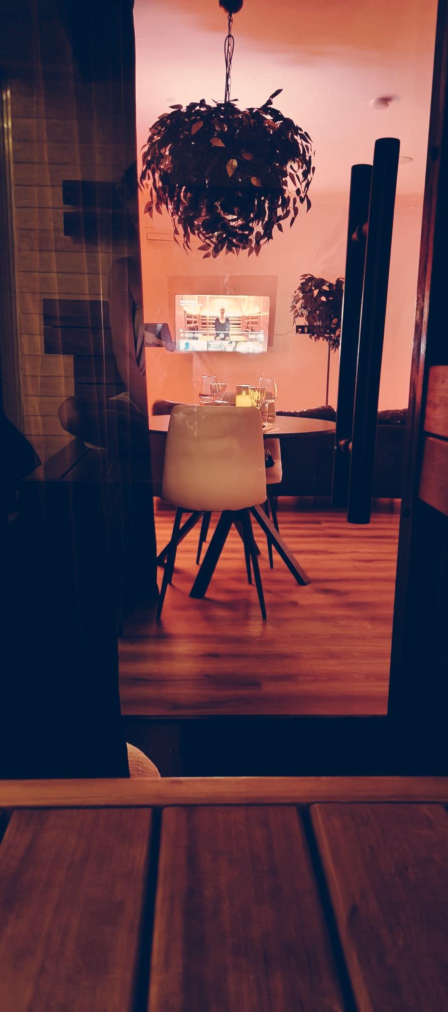 saunaga puhkemaja red room