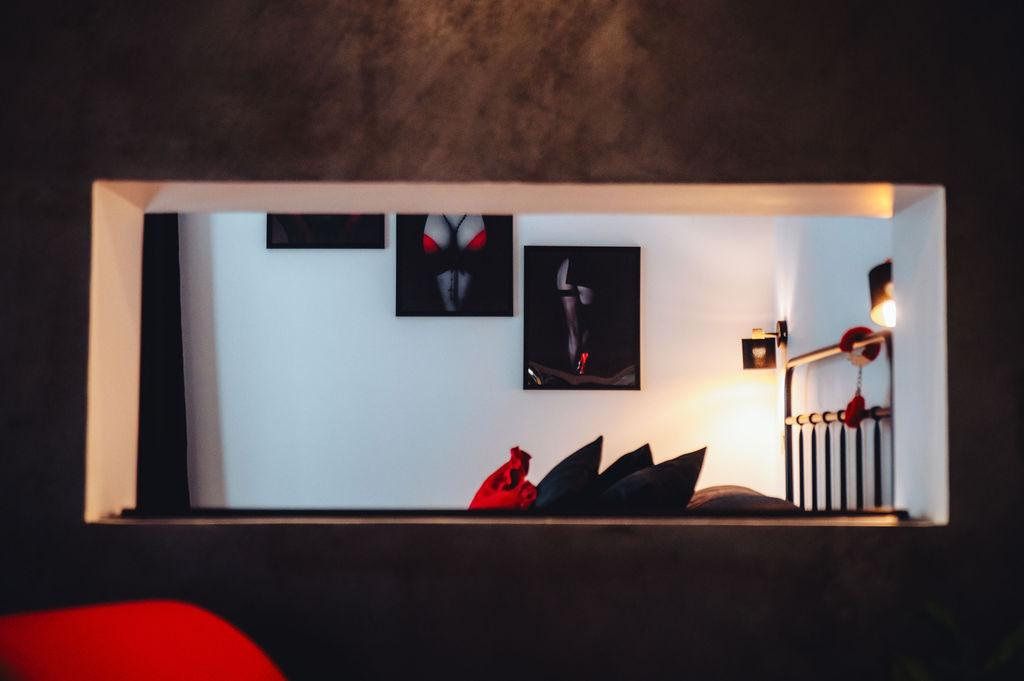 red room aurukamin