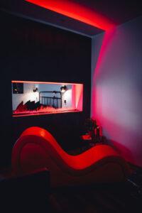 red room õhtuhämaruses
